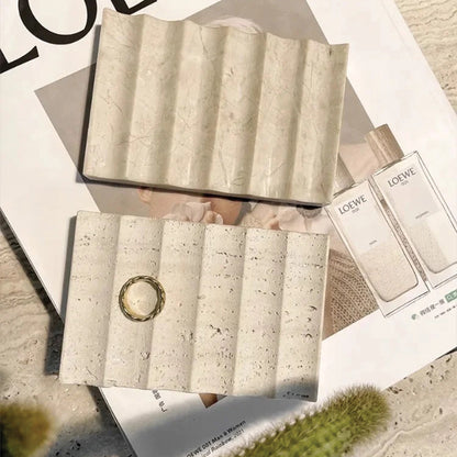 Gerilltes Steintablett | Elegantes Natursteindesign für Wohnungsdekor