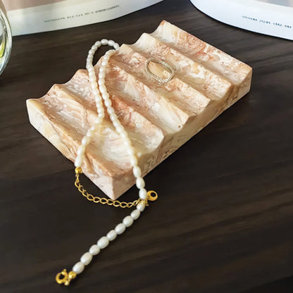 Gerilltes Steintablett | Elegantes Natursteindesign für Wohnungsdekor