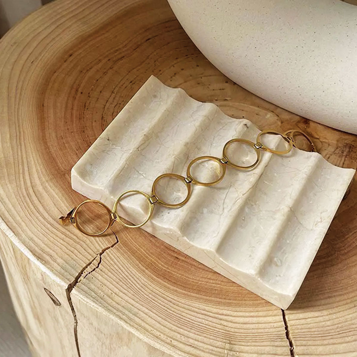 Gerilltes Steintablett | Elegantes Natursteindesign für Wohnungsdekor