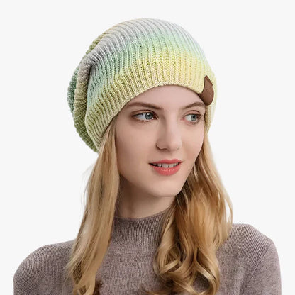 Bunte Plüschstrickmütze - Gemütlich und Modisch
