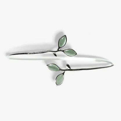 Silberarmband Bangle mit Grünem Blatt - Naturinspirierte Eleganz