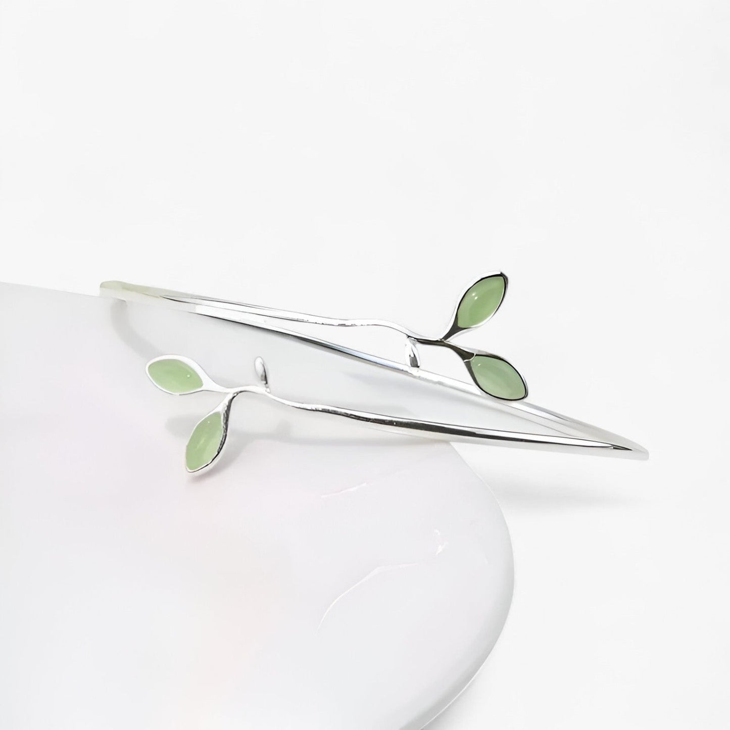 Jade | Armreif - Verleihe deinem Look einen Hauch subtiler Blatt-Eleganz