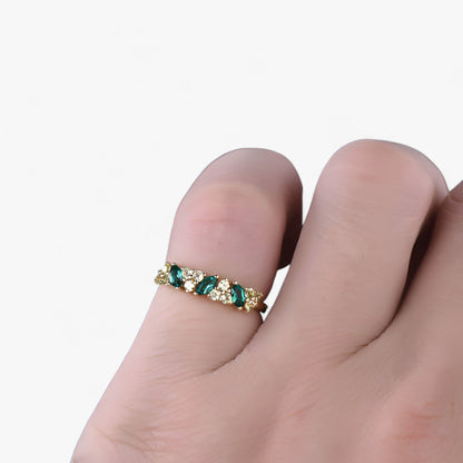 Stilvoller Ring - Strass-Schmuck für jede Gelegenheit