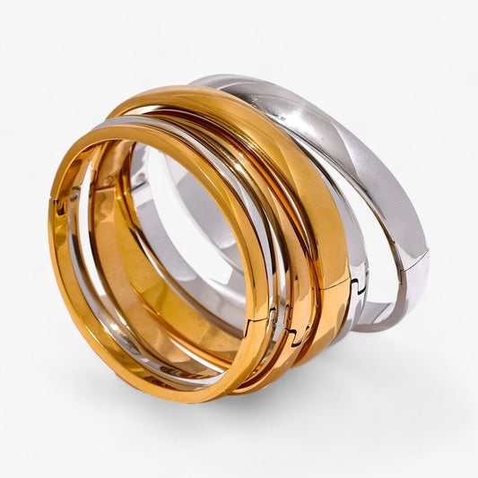 Wasserdichtes Armband – Minimalistischer Anhänger aus 18 Karat Gold
