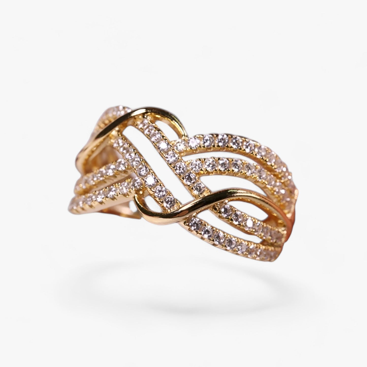 Goldene Kreuzringe - Elegantes Mehrfachband-Design