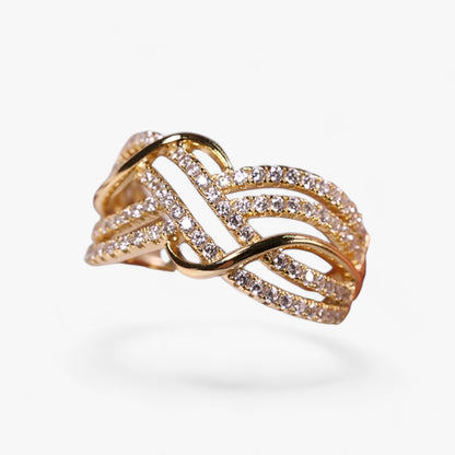 Goldene Kreuzringe - Elegantes Mehrfachband-Design