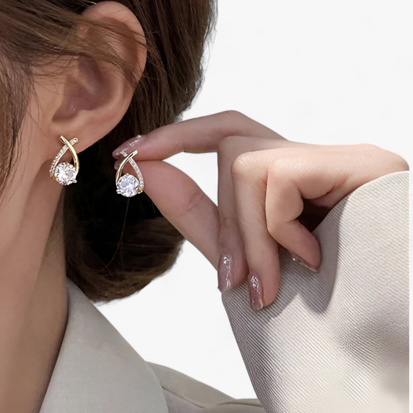 Kreuzsteckerohrringe - Luxuriöse Details für modische Looks