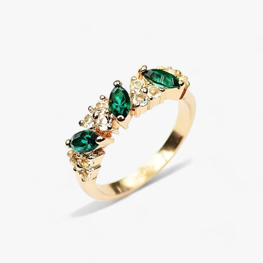 Stilvoller Ring - Strass-Schmuck für jede Gelegenheit