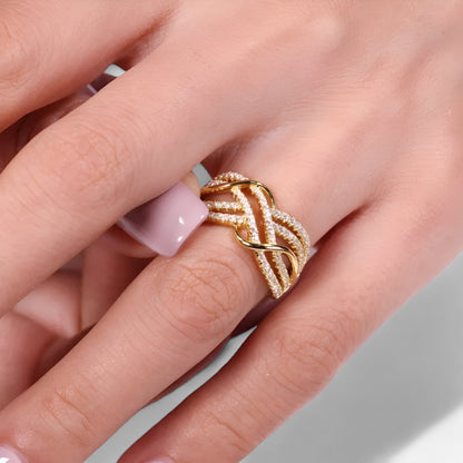 Goldene Kreuzringe - Elegantes Mehrfachband-Design