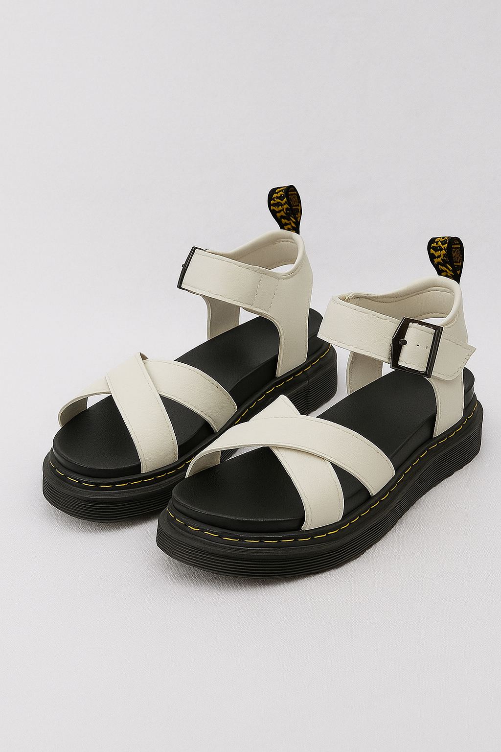 Artemis Plateau-Sandalen mit Schnalle