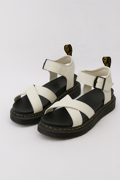 Artemis Plateau-Sandalen mit Schnalle