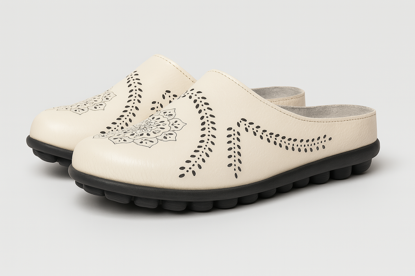 Lina | Bequeme Damen-Slipper mit Mandala-Lochmuster und Flexsohle